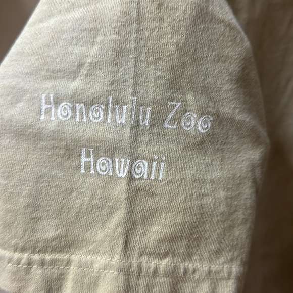 The Mountain Honolulu Zoo Lion T-Shirt (S) - Picture 3 of 5